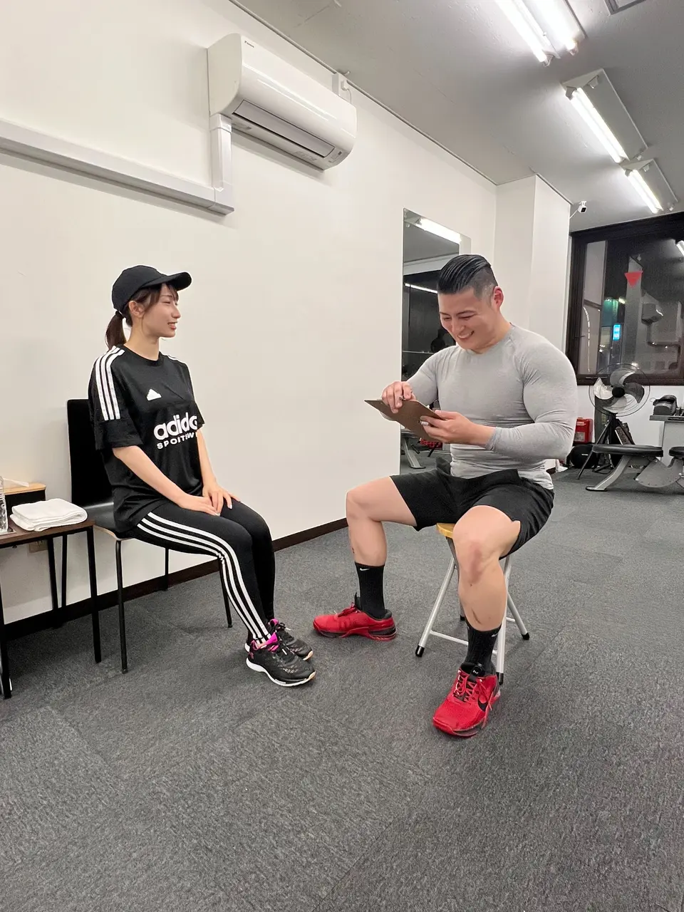 身体の状態に合わせて体験内容を組み立てる様子