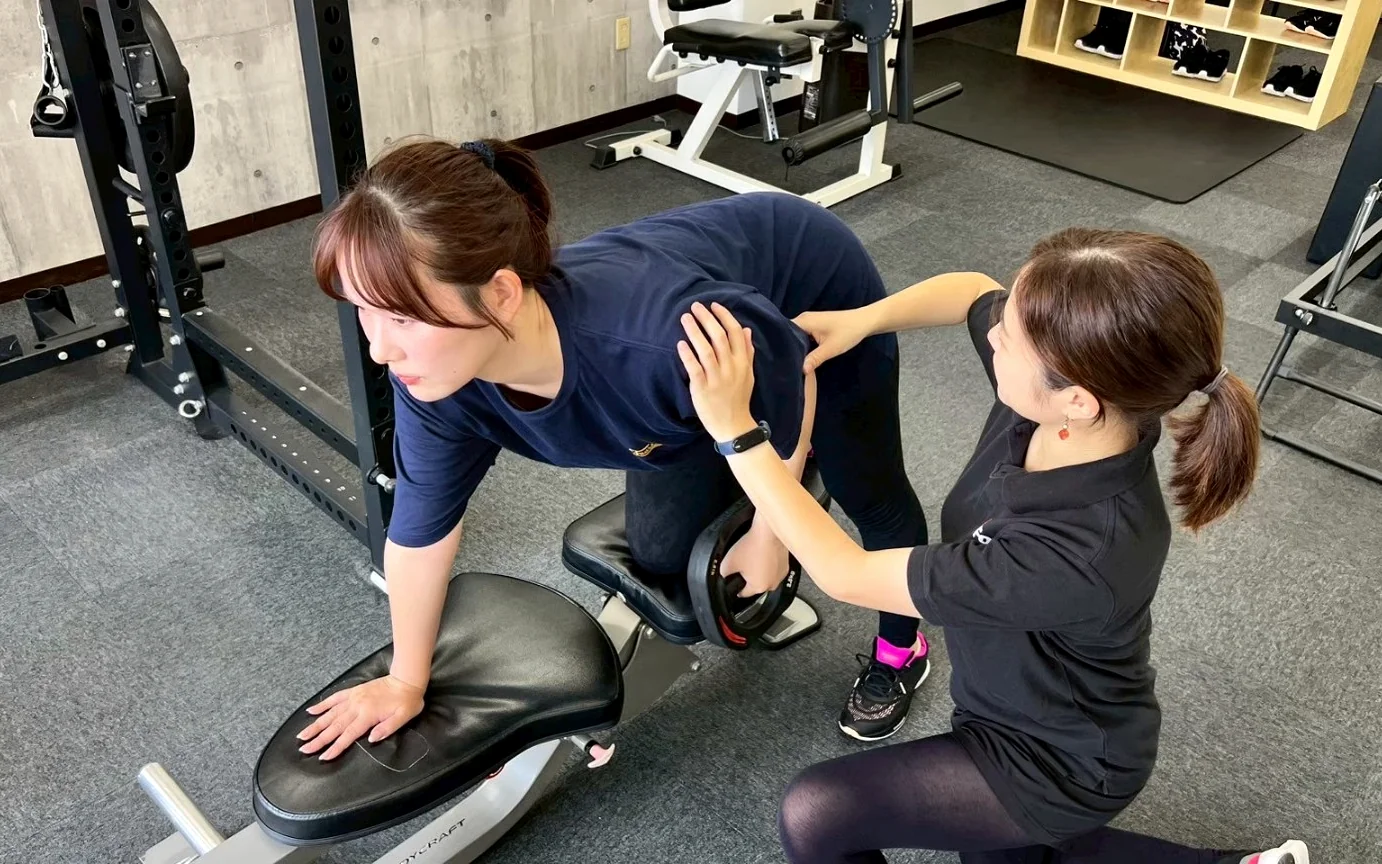 女性トレーナーによるピラティスと姿勢指導